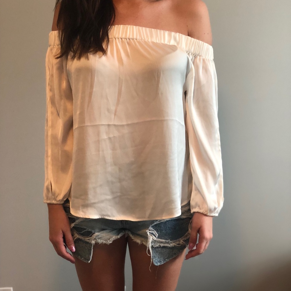 Silky Express off shoulder blouse